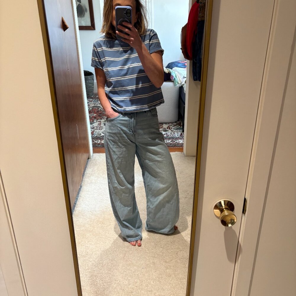 Like-new Reformation Cary Lived-In Wide-Leg Jeans in Cheyenne (Size 25) - Picture 4 of 5